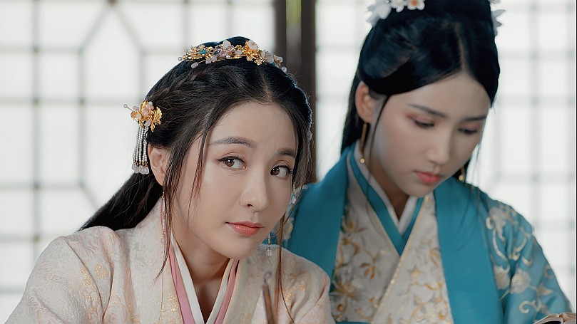 偽りのプリンセスは救世主～傀儡皇帝を守る運命の王妃～ #1（字幕